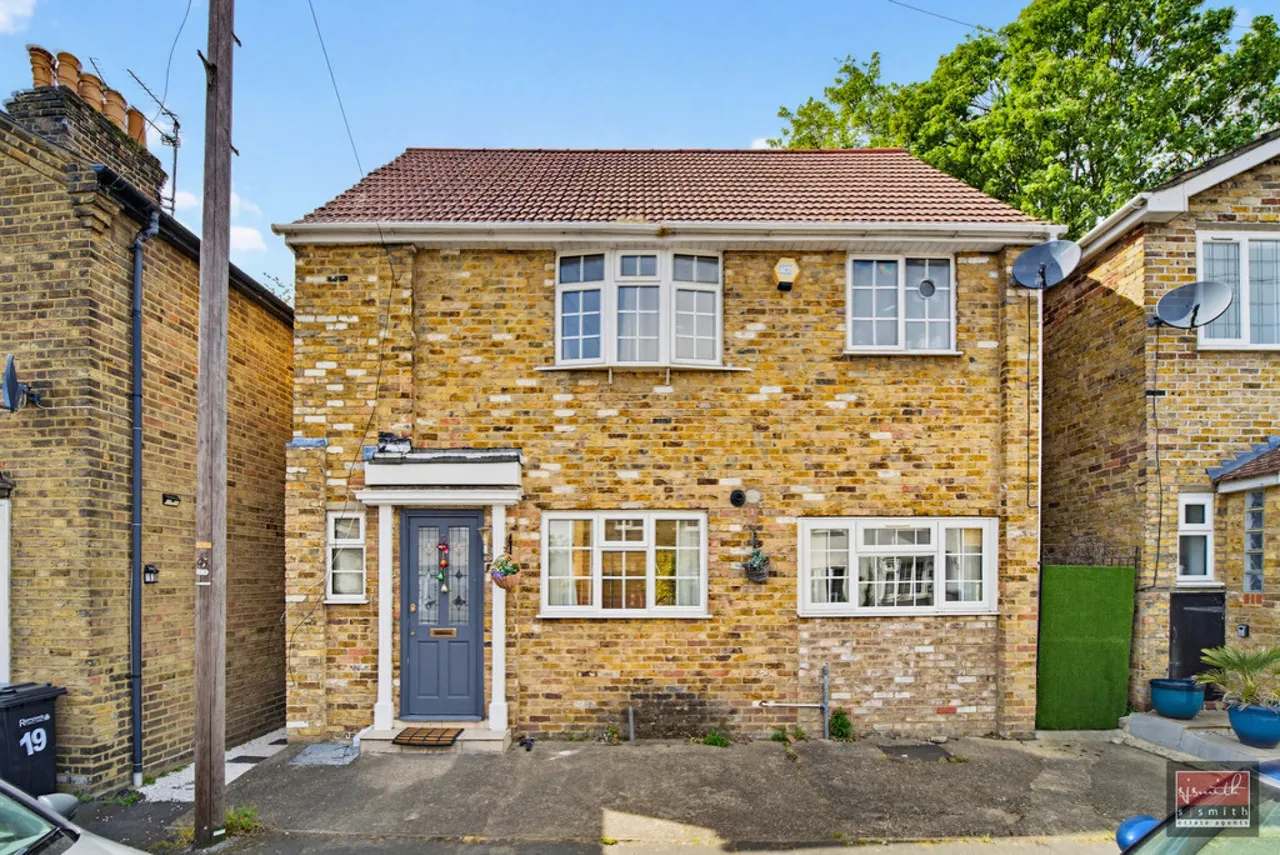 Farmers Road, Staines-upon-Thames, TW18, photo 4