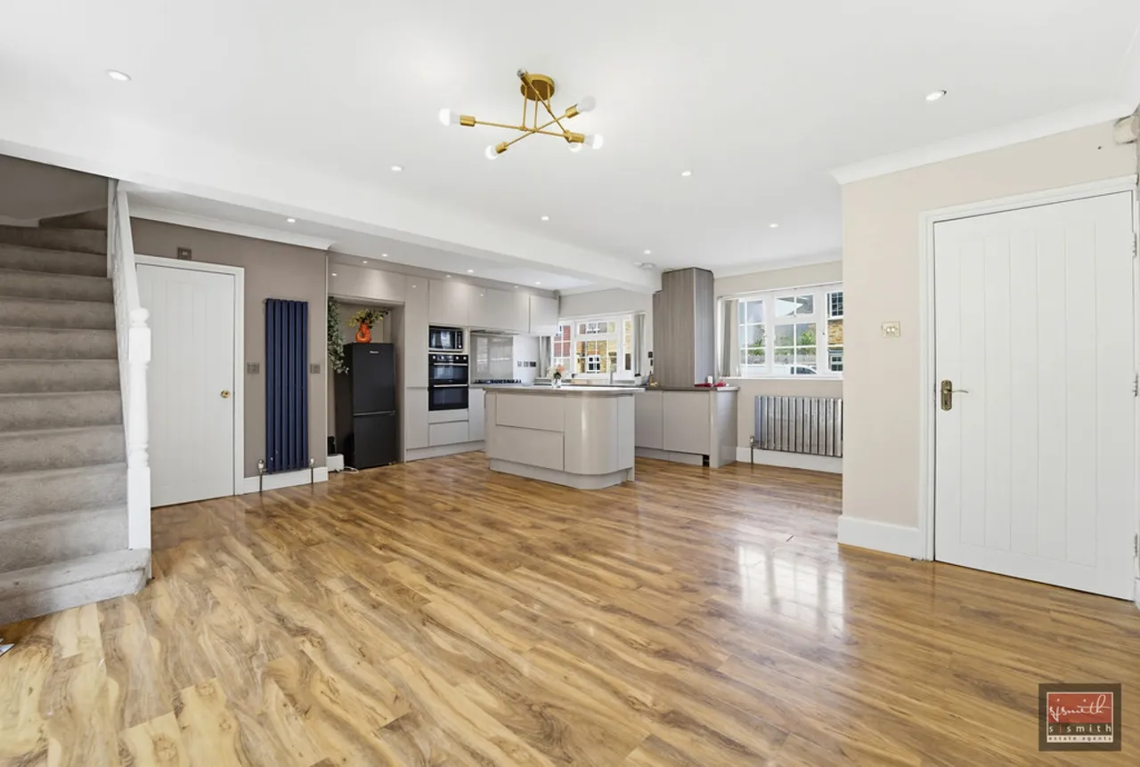 5 bed house for sale, Farmers Road, Staines-upon-Thames, TW18