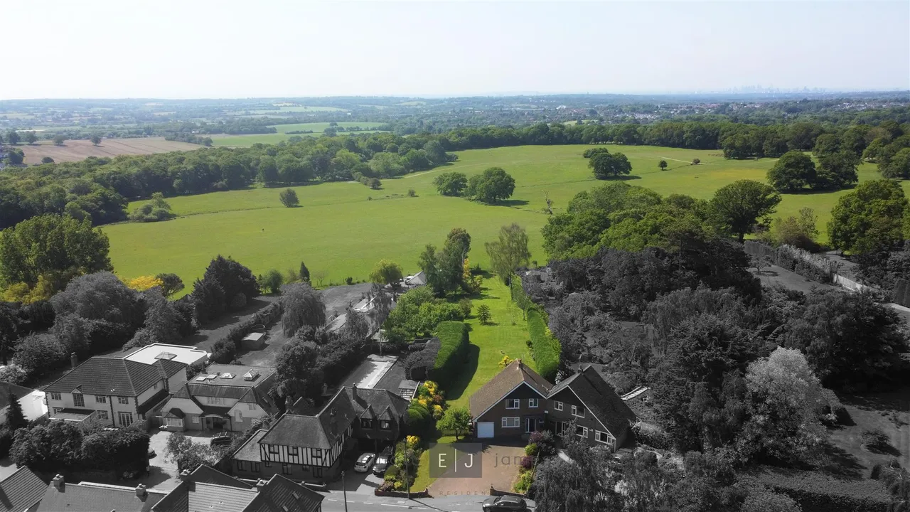 3 bed house for sale — Coppice Row, Theydon Bois