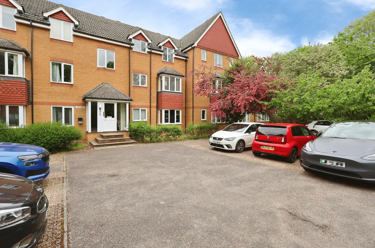 2 bed flat for sale, Redoubt Close, Hitchin, SG4