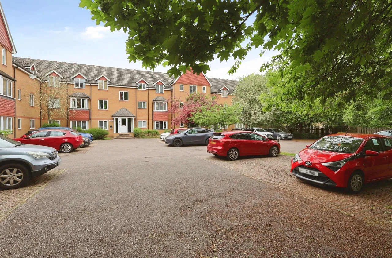 Redoubt Close, Hitchin, SG4, photo 36