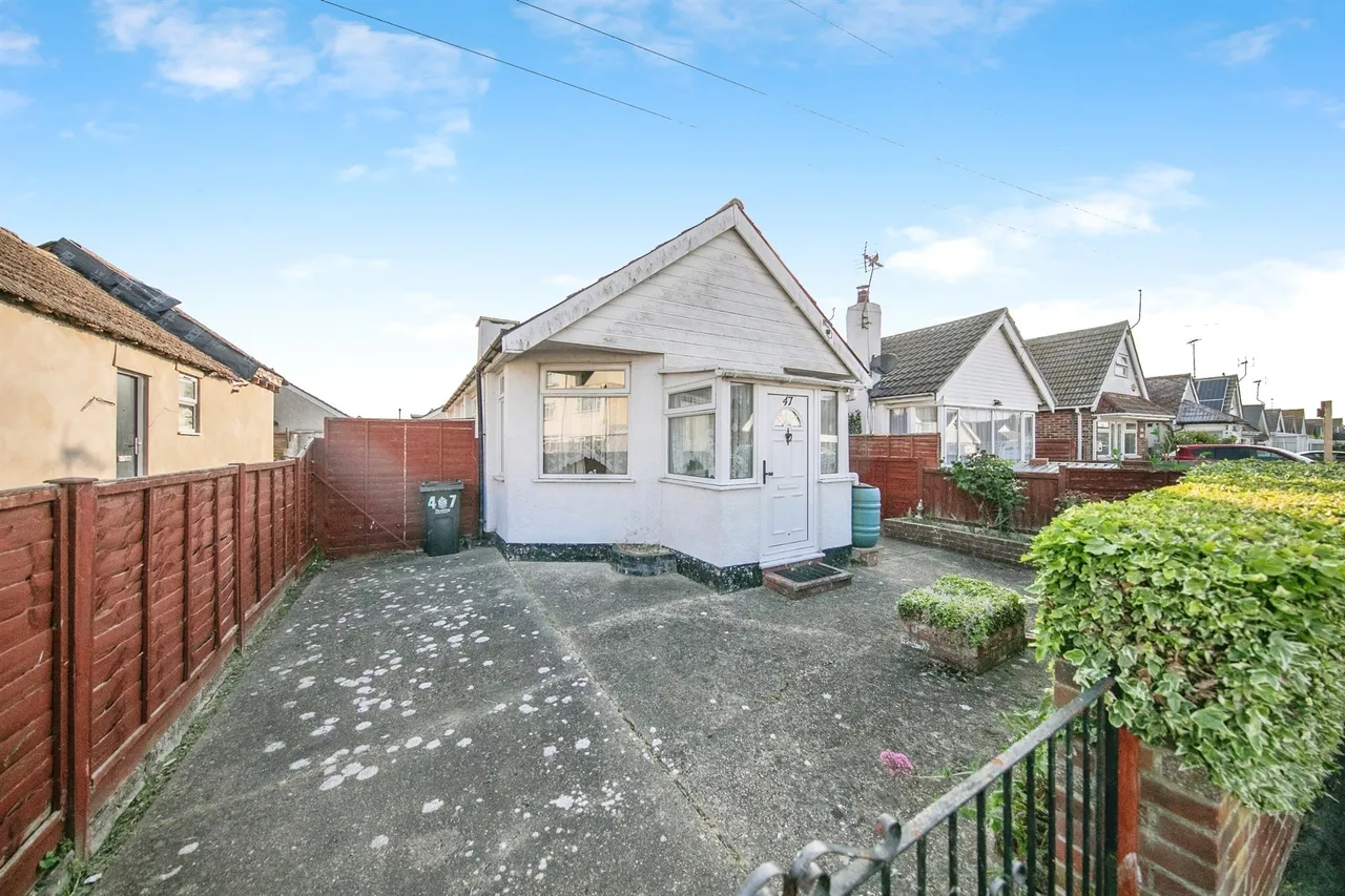 2 bed house for sale — Rosemary Way, Jaywick, CLACTON-ON-SEA