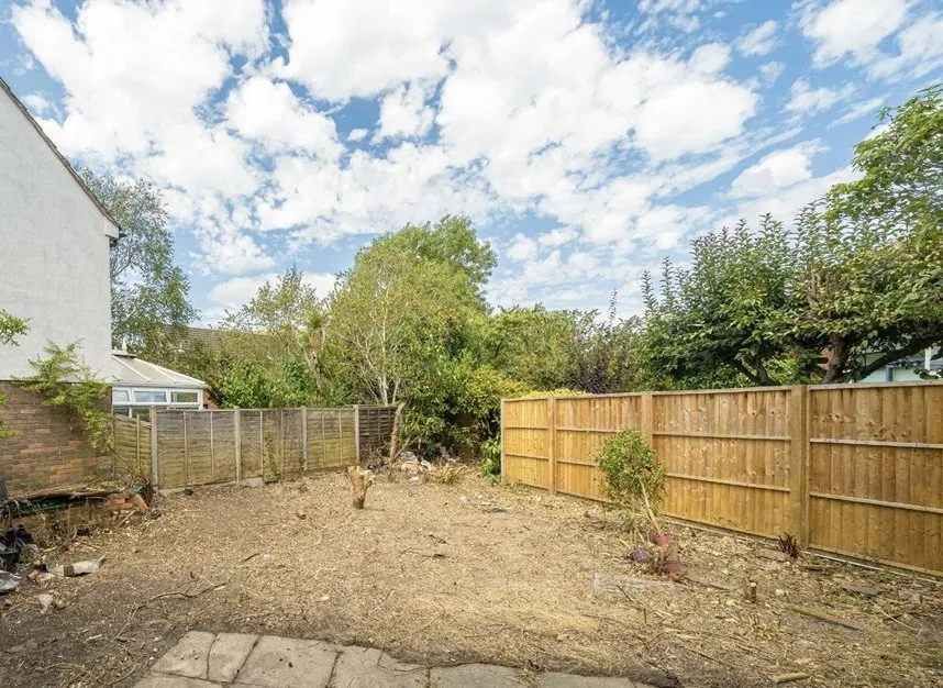 Gladioli Close, Hampton, TW12, photo 2