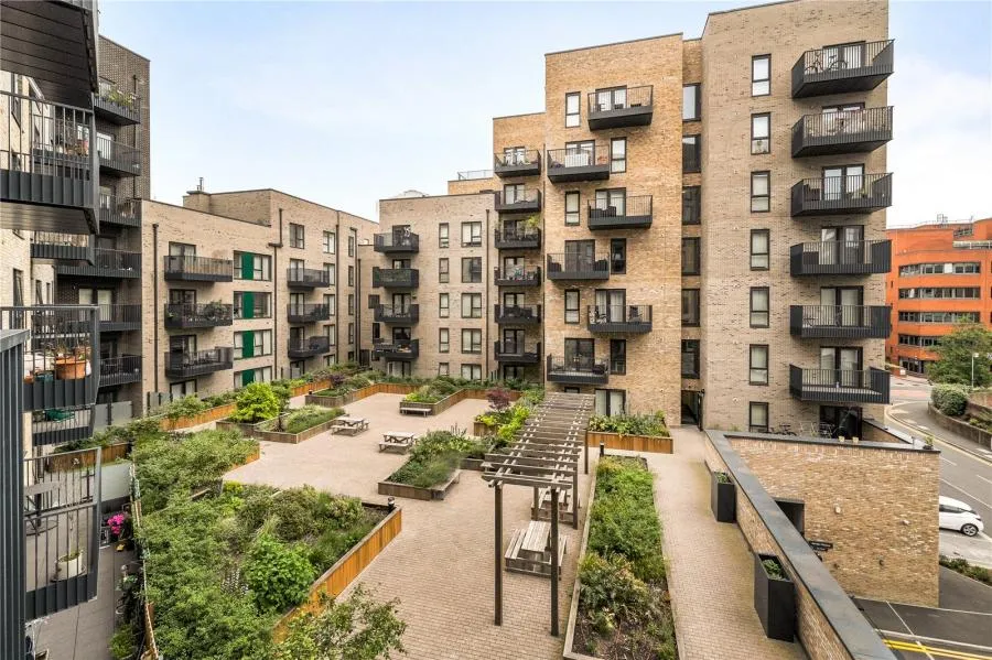 2 bed flat for sale, Market Street, Bracknell, RG12