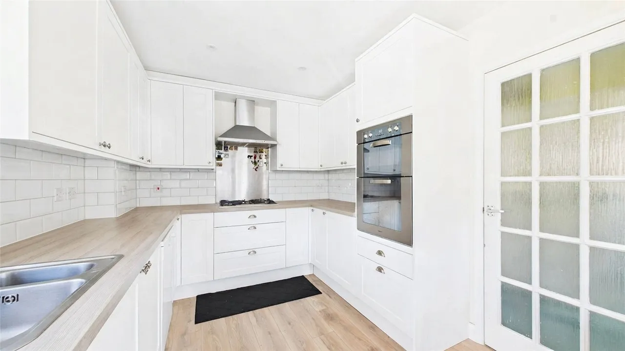Govett Grove, Windlesham, GU20, photo 3