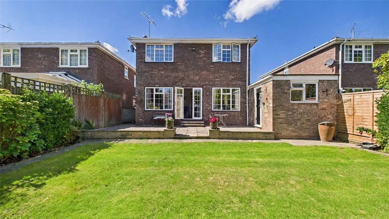 Govett Grove, Windlesham, GU20, photo 2