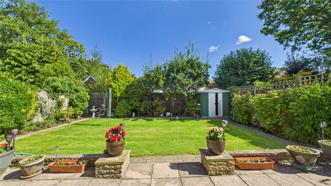 Govett Grove, Windlesham, GU20, photo 16