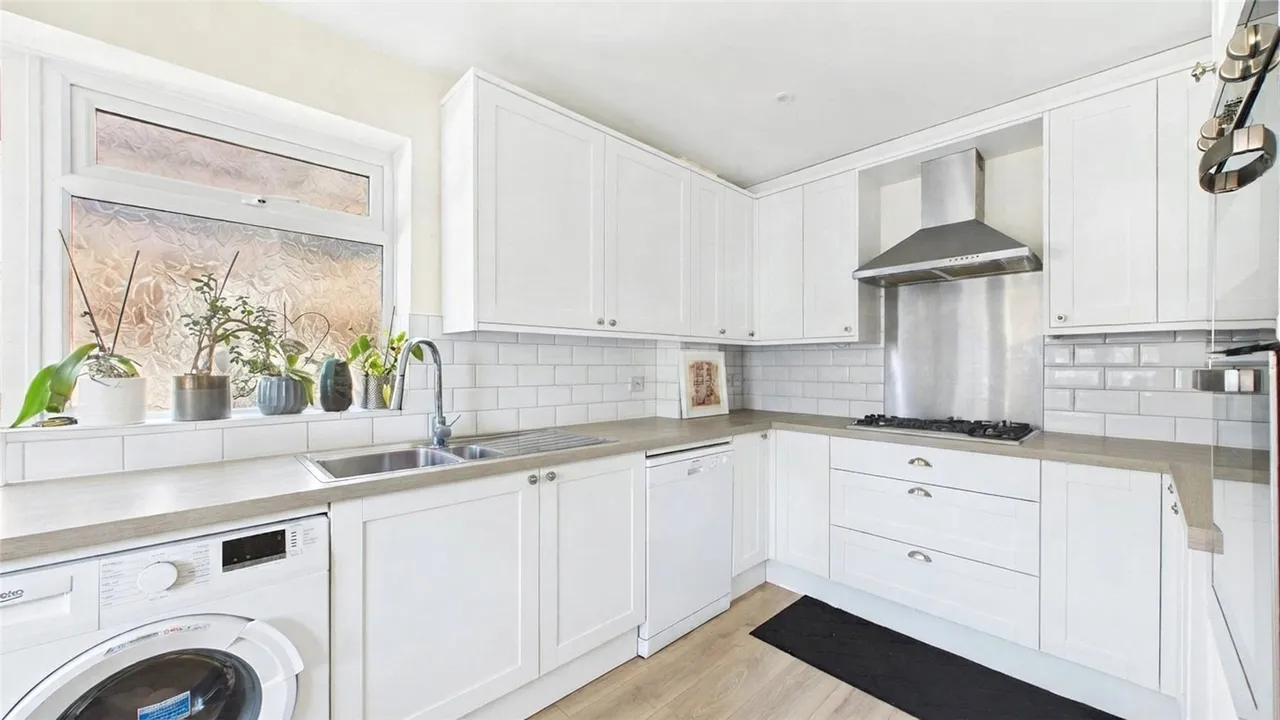 Govett Grove, Windlesham, GU20, photo 4