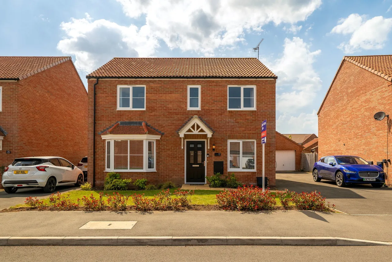 4 bed house for sale, Field Avenue, Saxilby, LN1