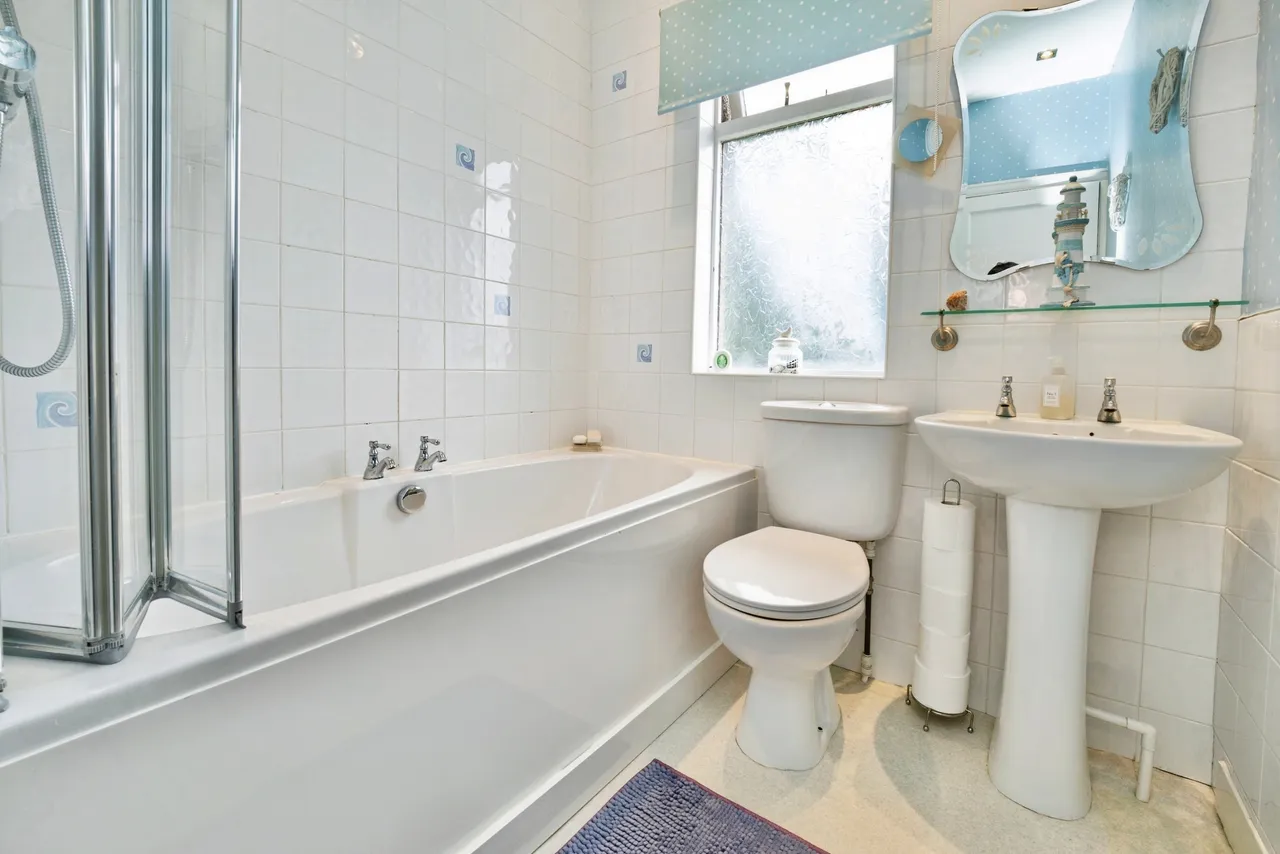 Holly Park Drive, Bradford, BD7, photo 12