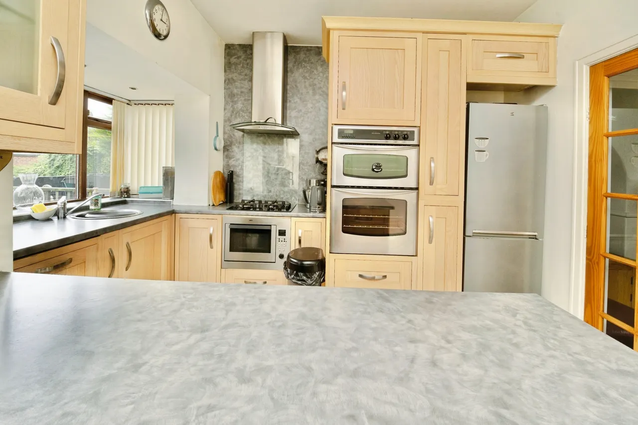 Holly Park Drive, Bradford, BD7, photo 7