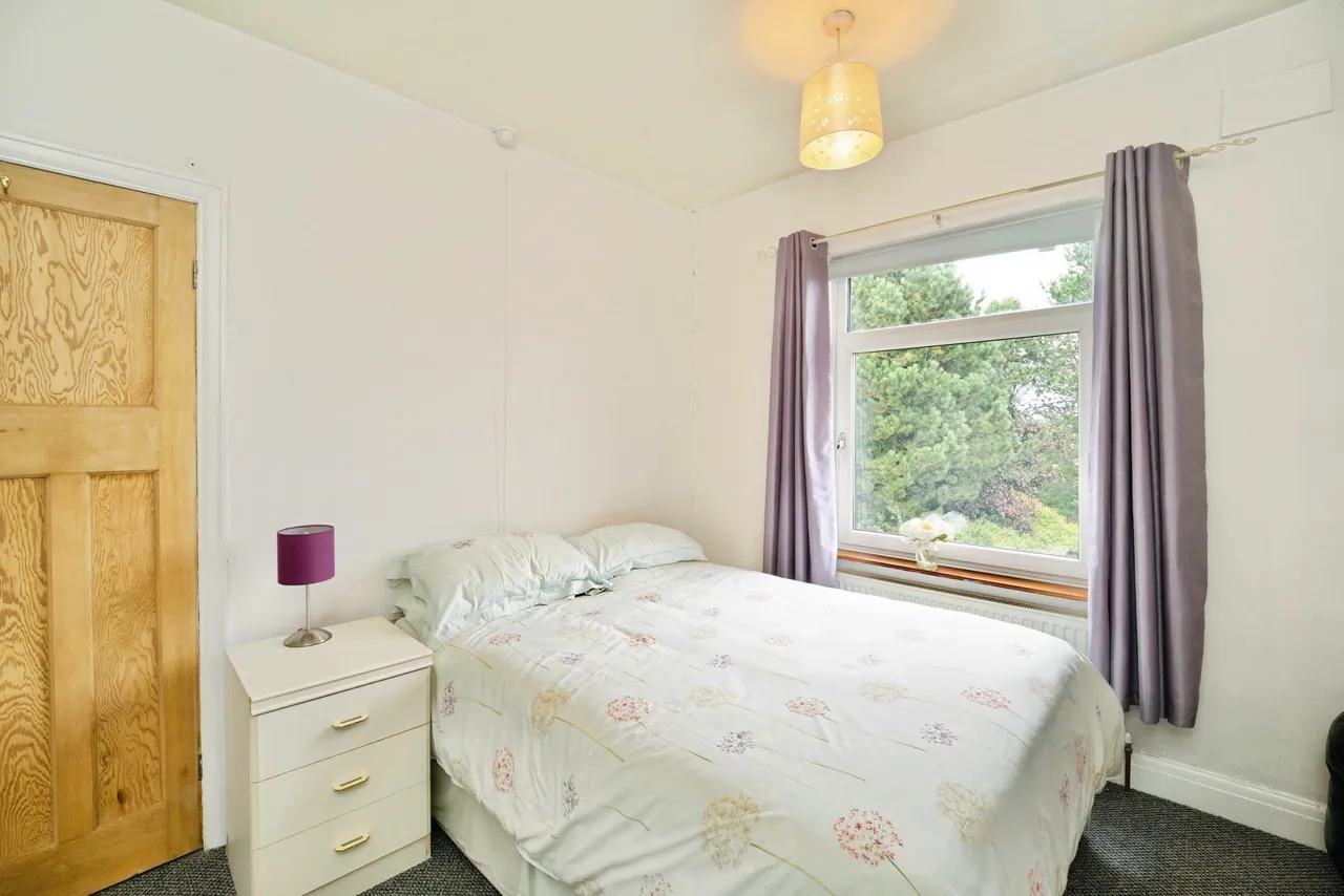 Holly Park Drive, Bradford, BD7, photo 9