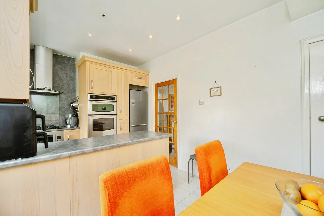Holly Park Drive, Bradford, BD7, photo 8