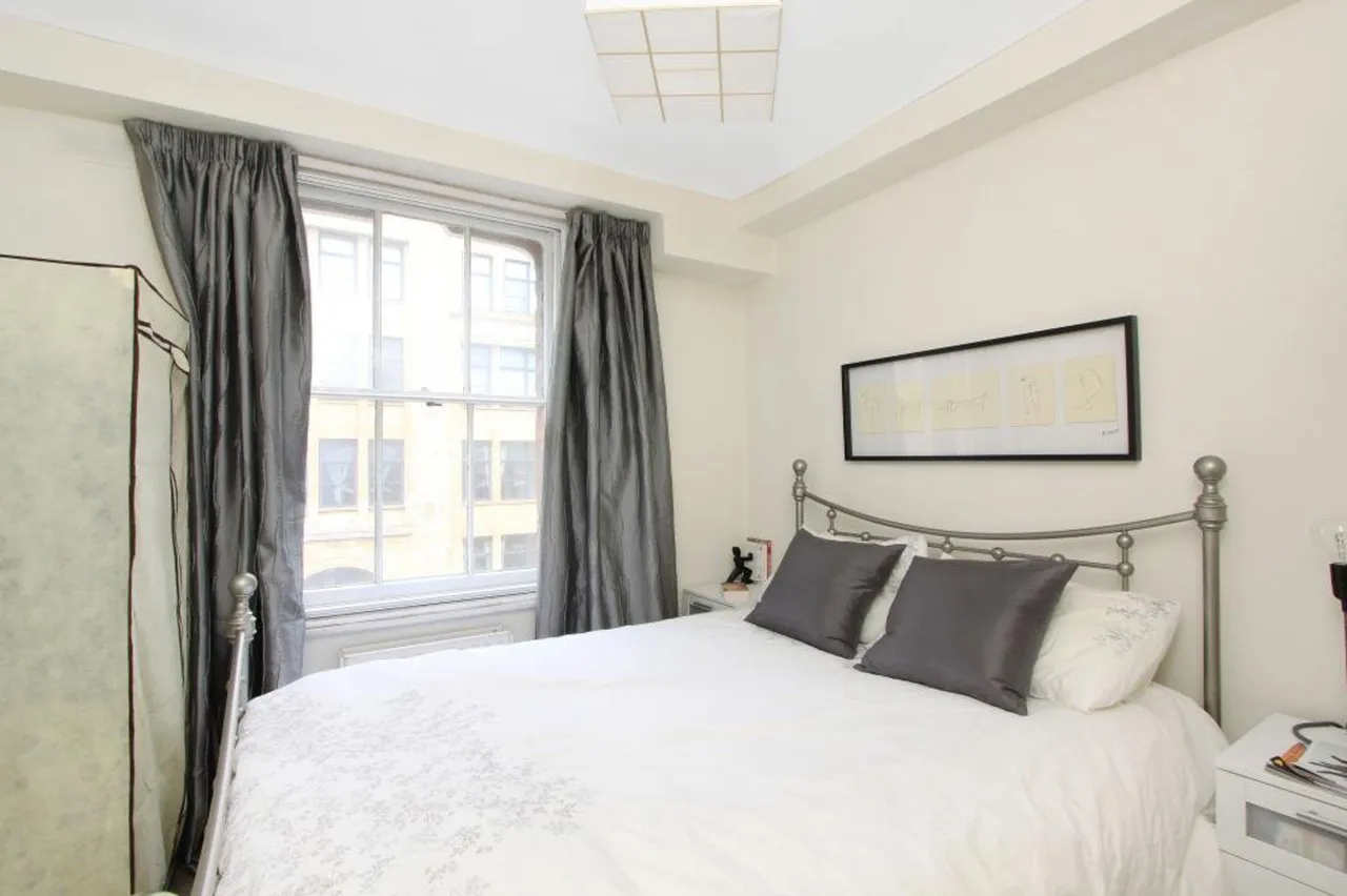 Flat 43 The Cloisters, 145 Commercial Street, London, photo 4