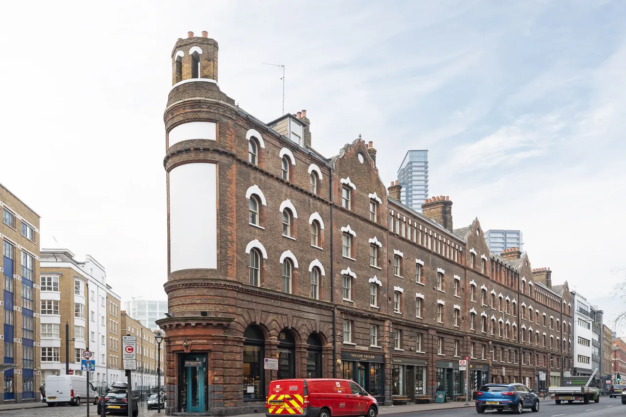 Flat 43 The Cloisters, 145 Commercial Street, London, photo 2