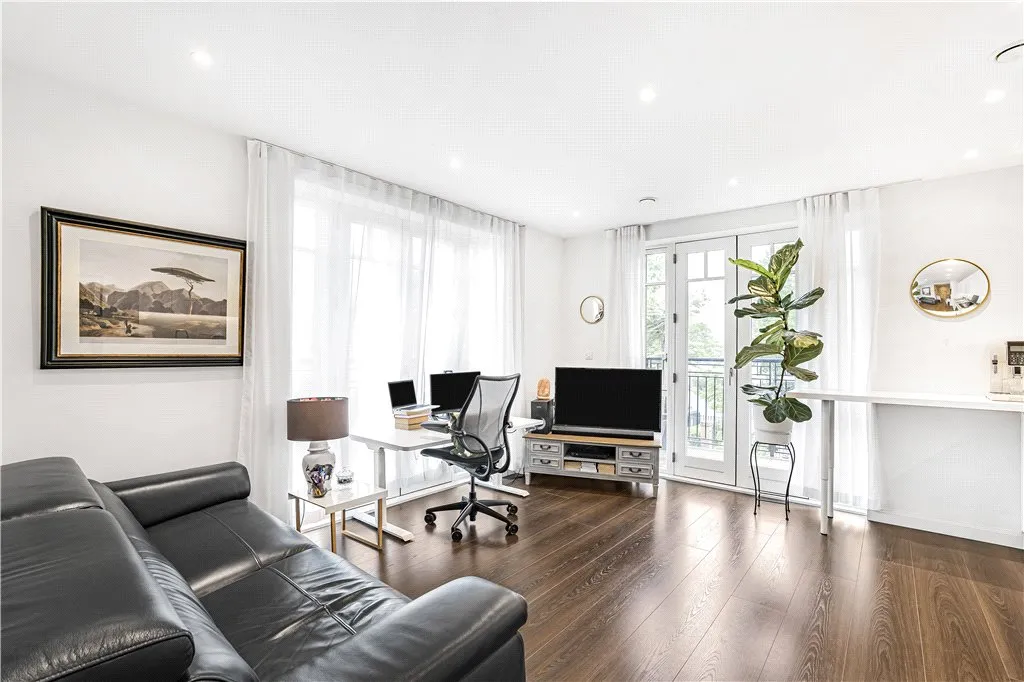Carnwath Road, London, SW6, photo 2