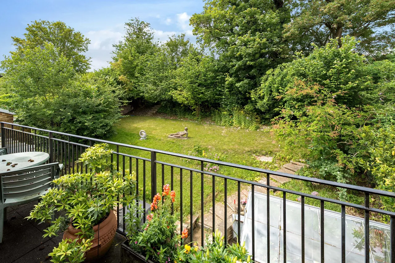 Wedgwood Drive, Hughenden Valley, HP14, photo 2