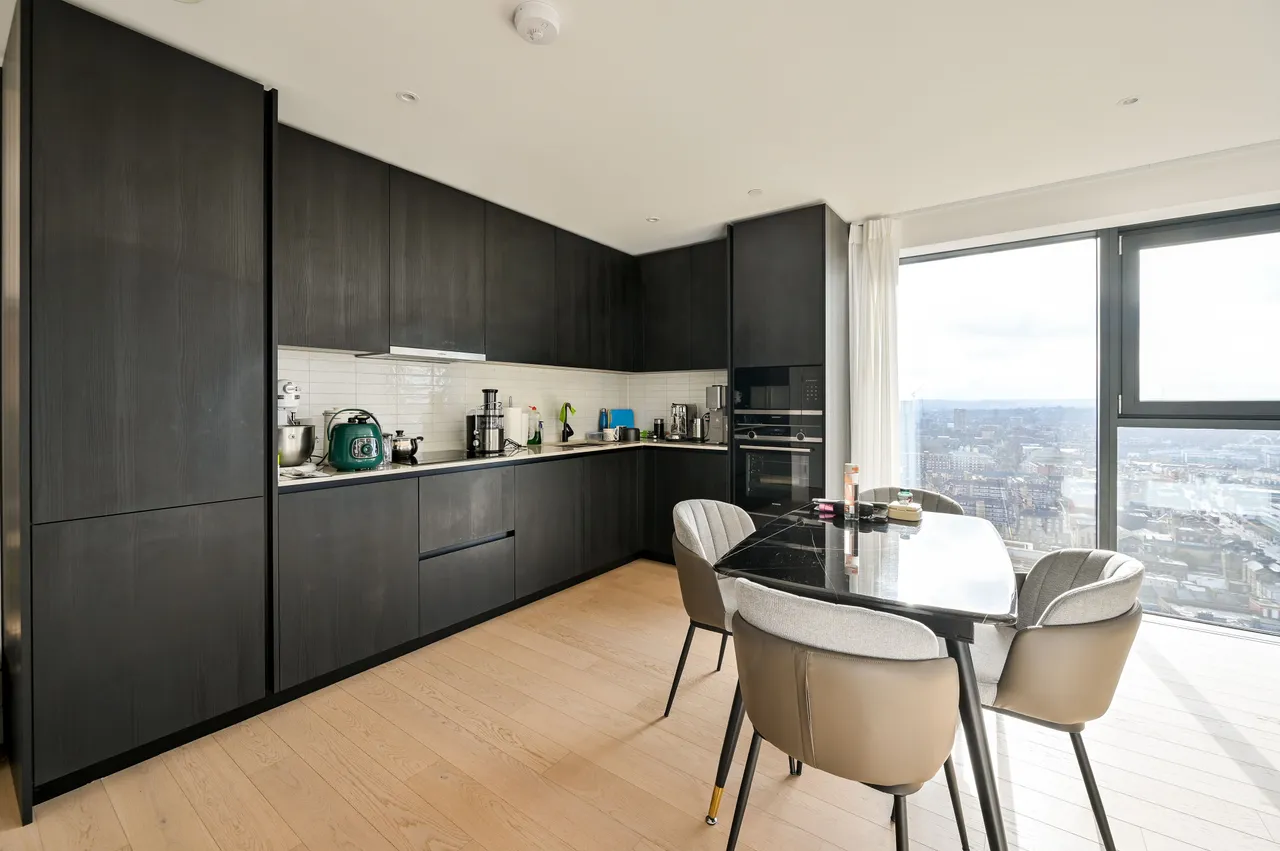 Apartment 2307, Hawksbury Heights, London, photo 2
