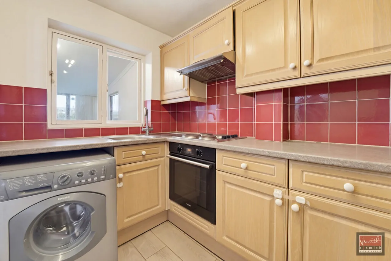 Douglas Road, Stanwell, TW19, photo 5
