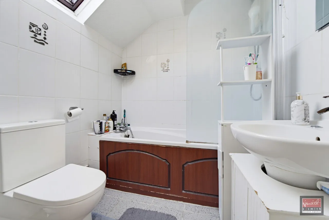 Douglas Road, Stanwell, TW19, photo 12