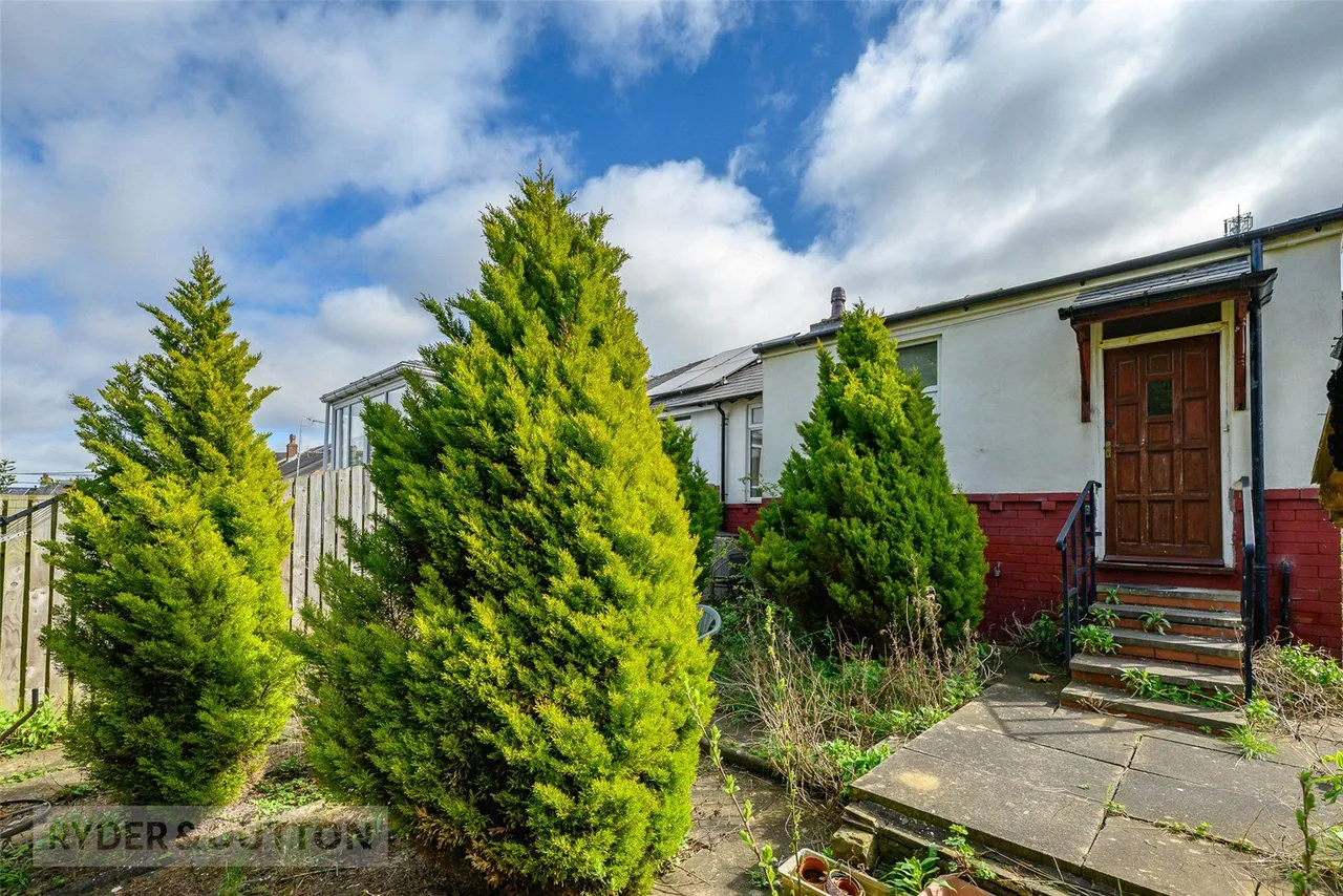 Cross Lane, Primrose Hill, HD4, photo 16