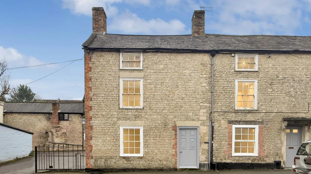 2 bed house for sale — Silver Street, Warminster
