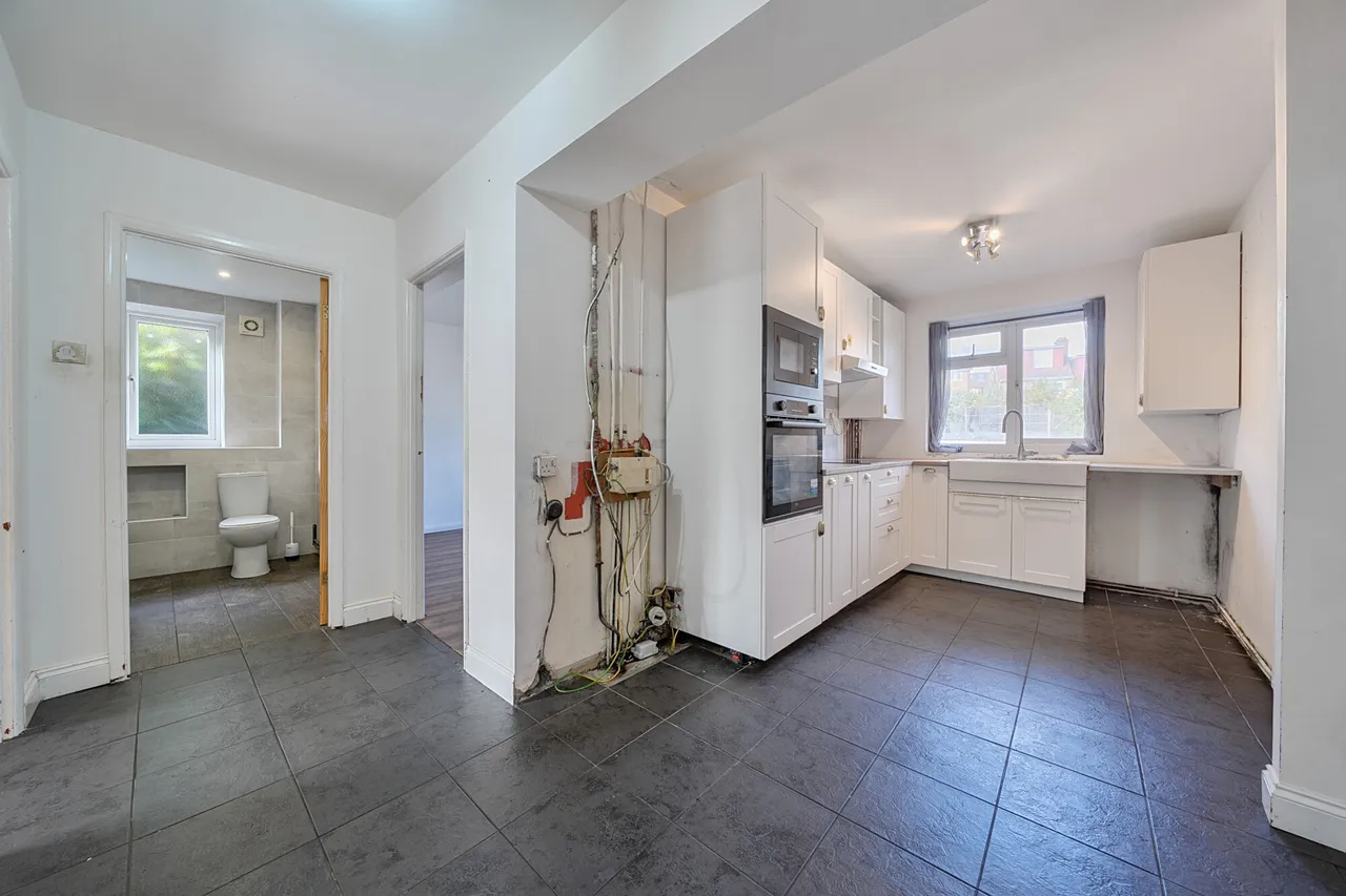 Ravensbourne Park Crescent, London, SE6, photo 3