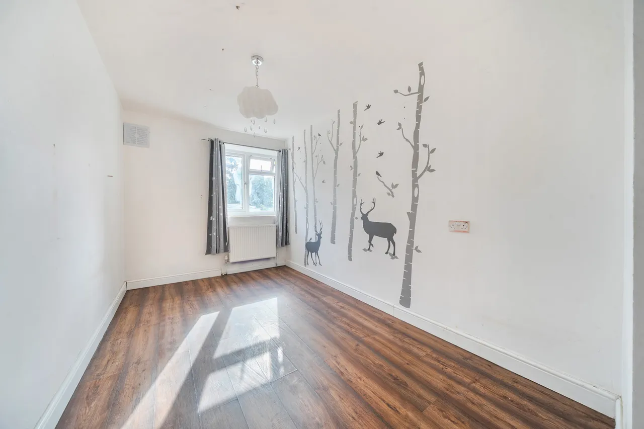 Ravensbourne Park Crescent, London, SE6, photo 8