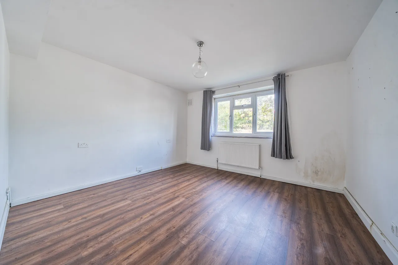 Ravensbourne Park Crescent, London, SE6, photo 4