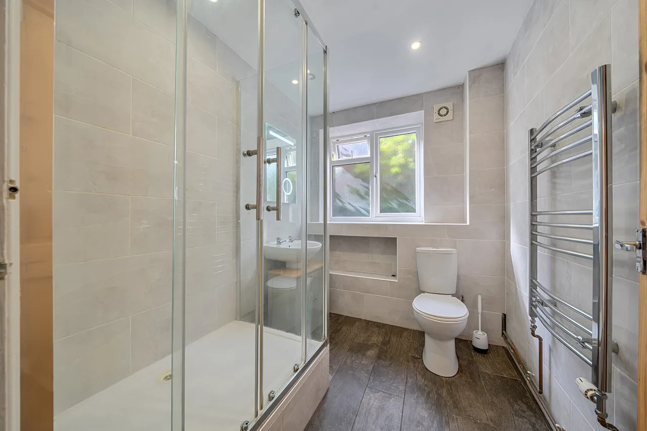 Ravensbourne Park Crescent, London, SE6, photo 6