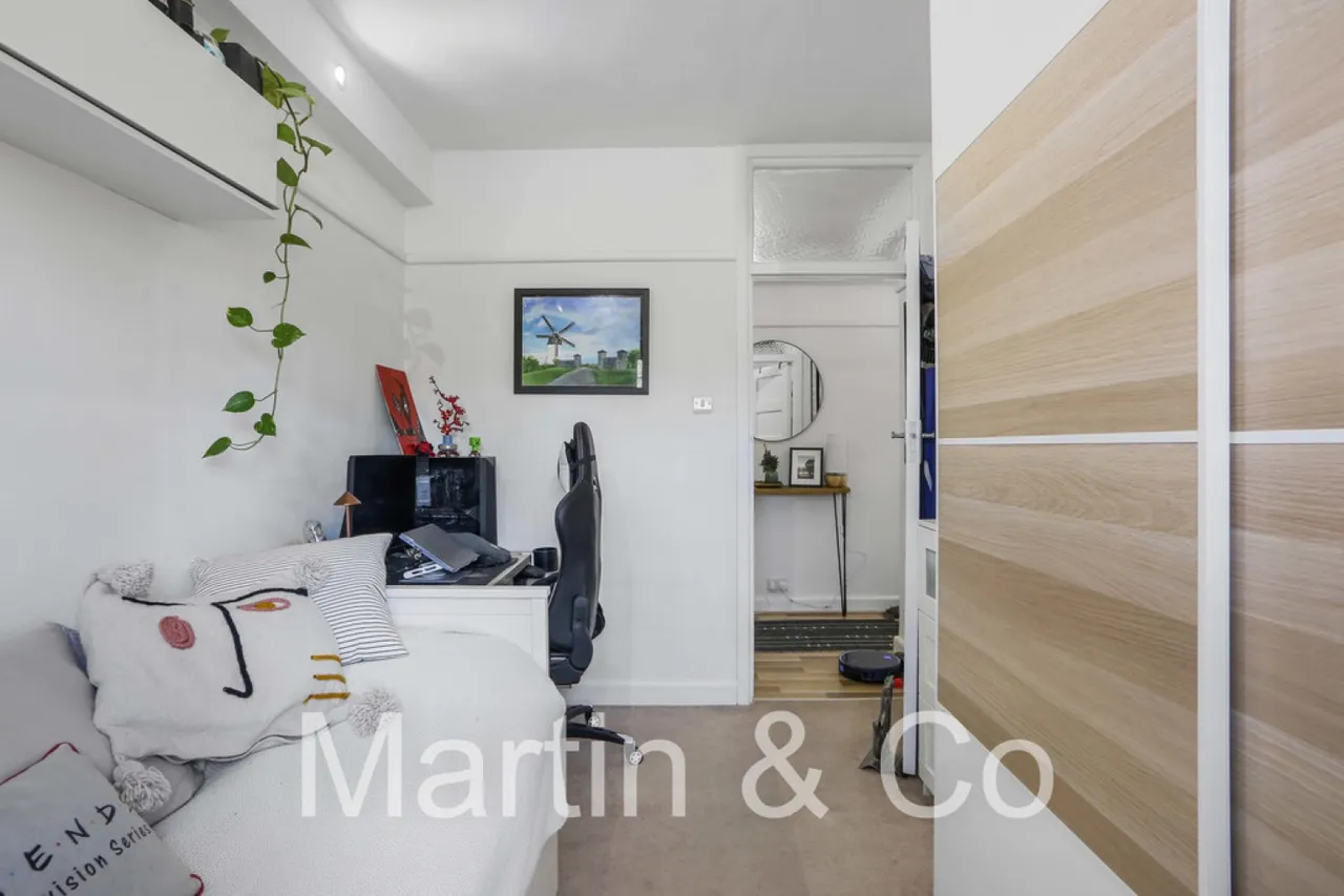 Bushey Road, Raynes Park, SW20, photo 10
