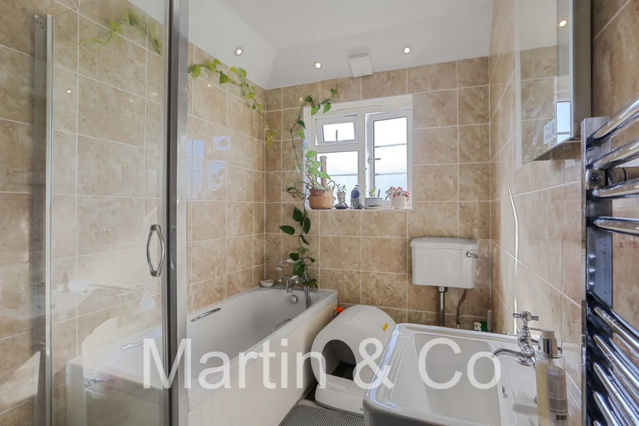 Bushey Road, Raynes Park, SW20, photo 6