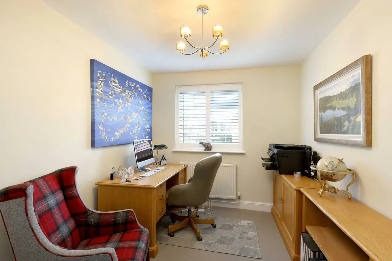 Grove Road, Craigleith, HP9, photo 11
