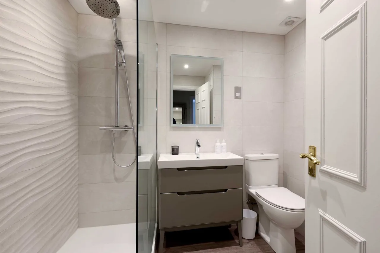 Grove Road, Craigleith, HP9, photo 13
