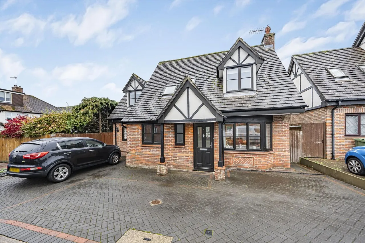 4 bed house for sale, Turnberry Drive, Bricket Wood, AL2