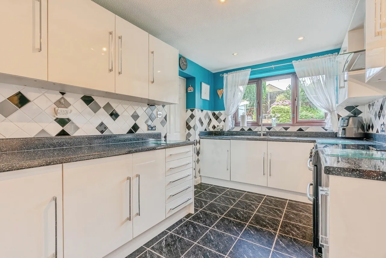 Stainton Drive, Burnley, BB12, photo 4