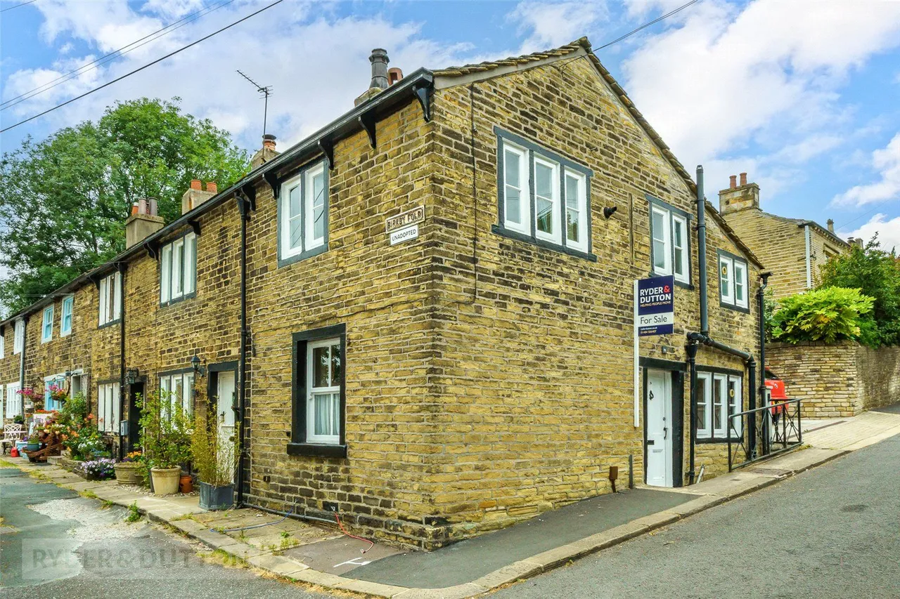 Birkby Lodge Road, Huddersfield, HD2, photo 2