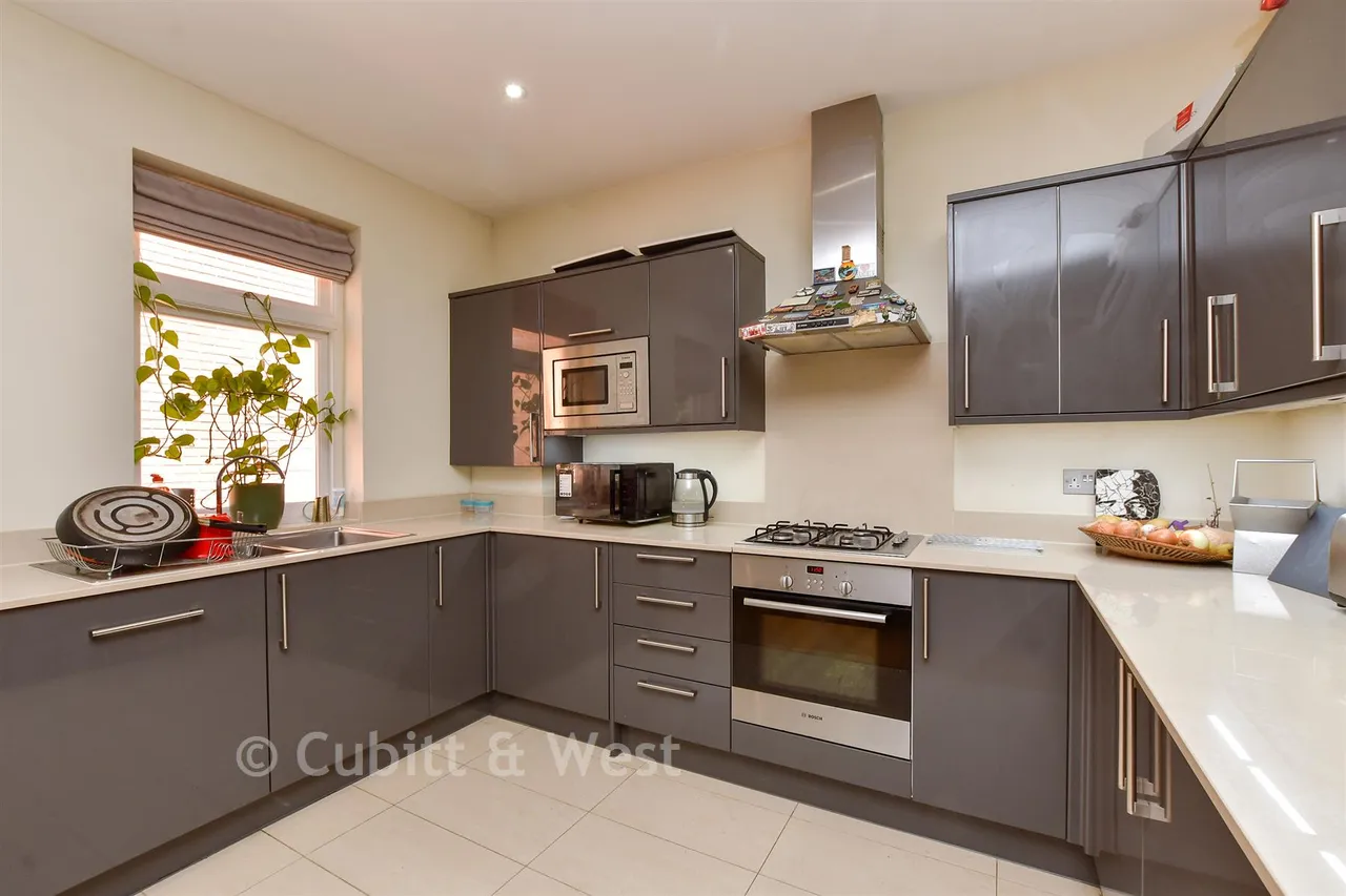 2 bed flat for sale, Bell Street, Reigate, RH2