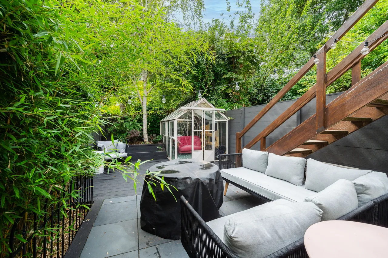 2 Modbury Gardens, London, photo 2