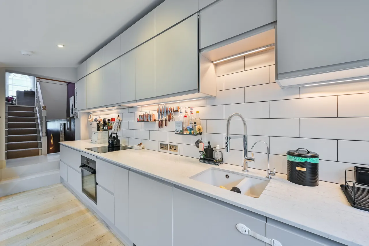 2 Modbury Gardens, London, photo 7