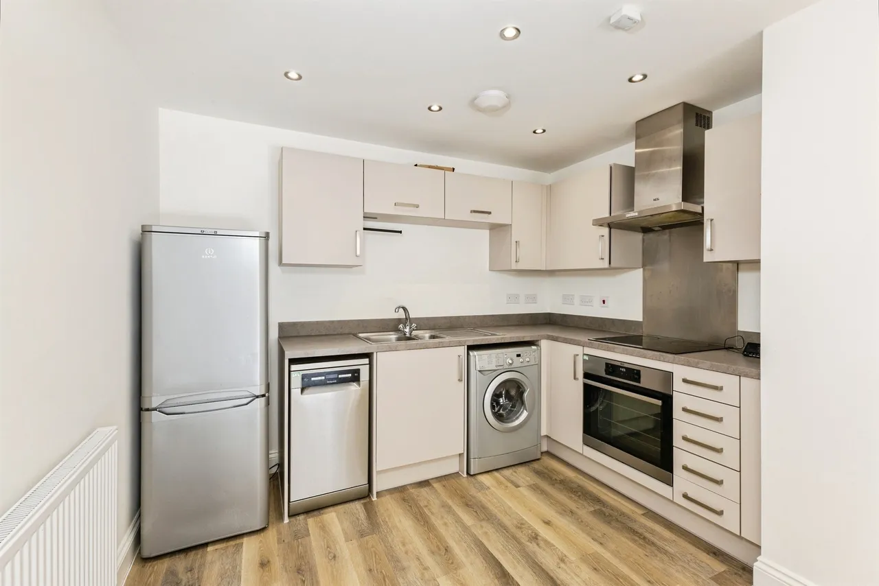 Hayes Drive, Three Mile Cross, RG7, photo 3