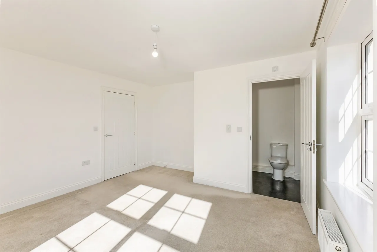 Hayes Drive, Three Mile Cross, RG7, photo 8