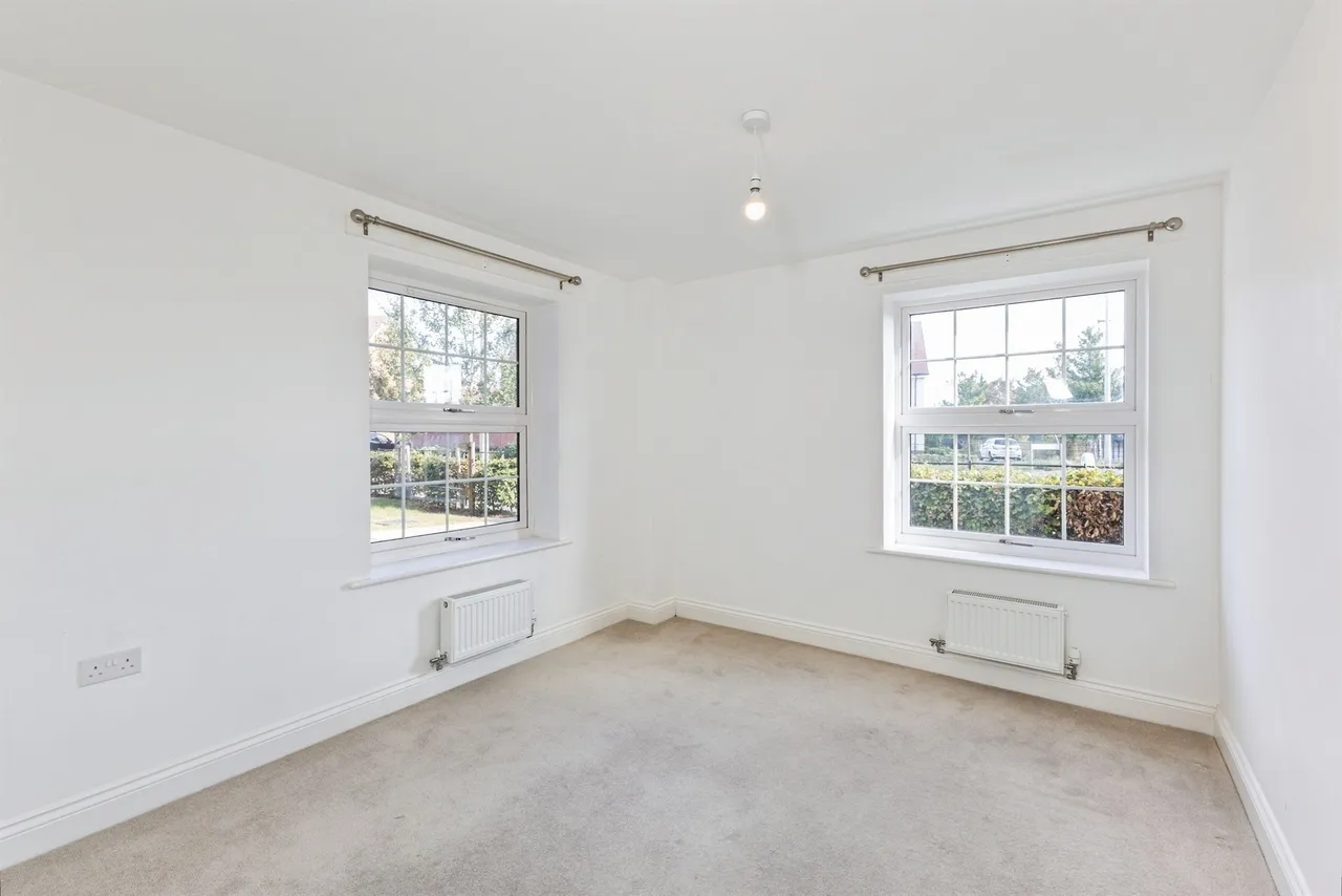 Hayes Drive, Three Mile Cross, RG7, photo 10