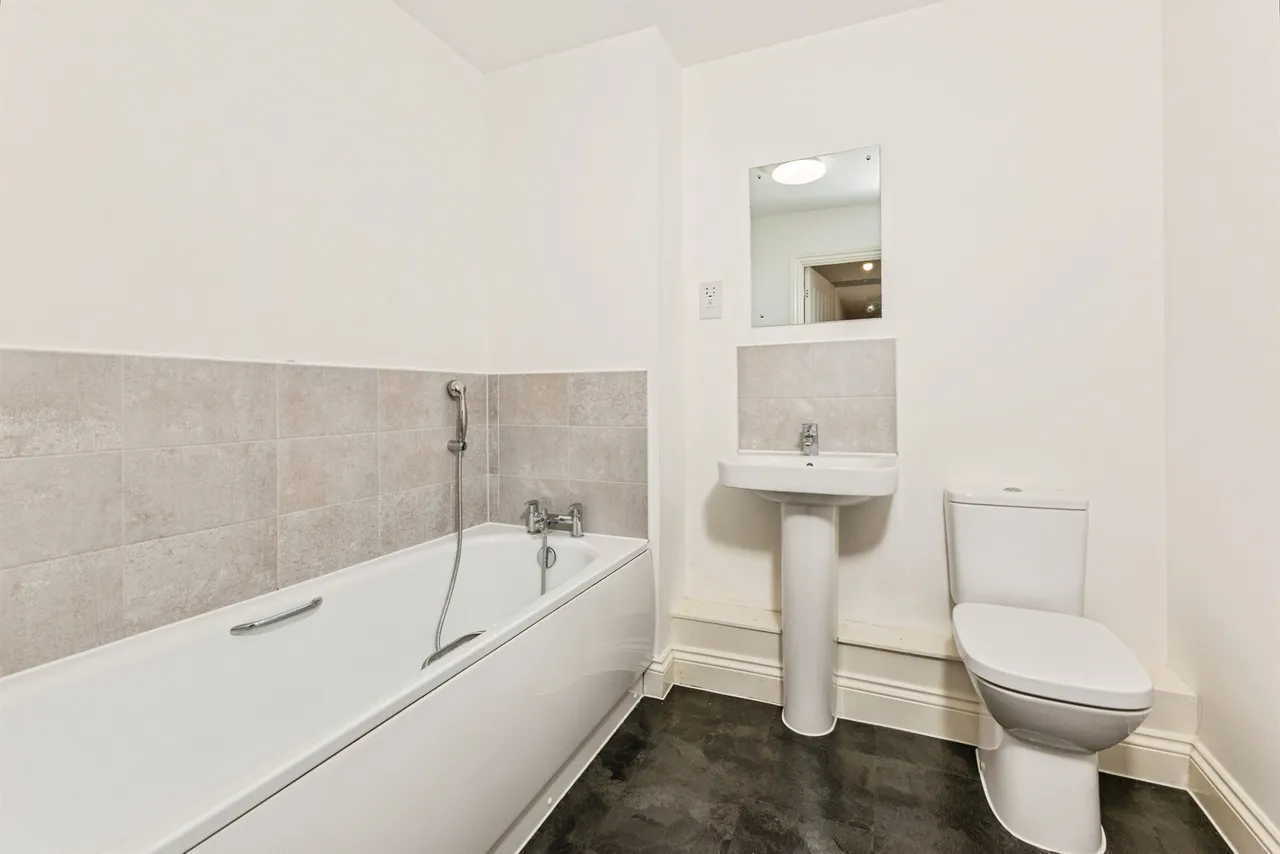 Hayes Drive, Three Mile Cross, RG7, photo 11