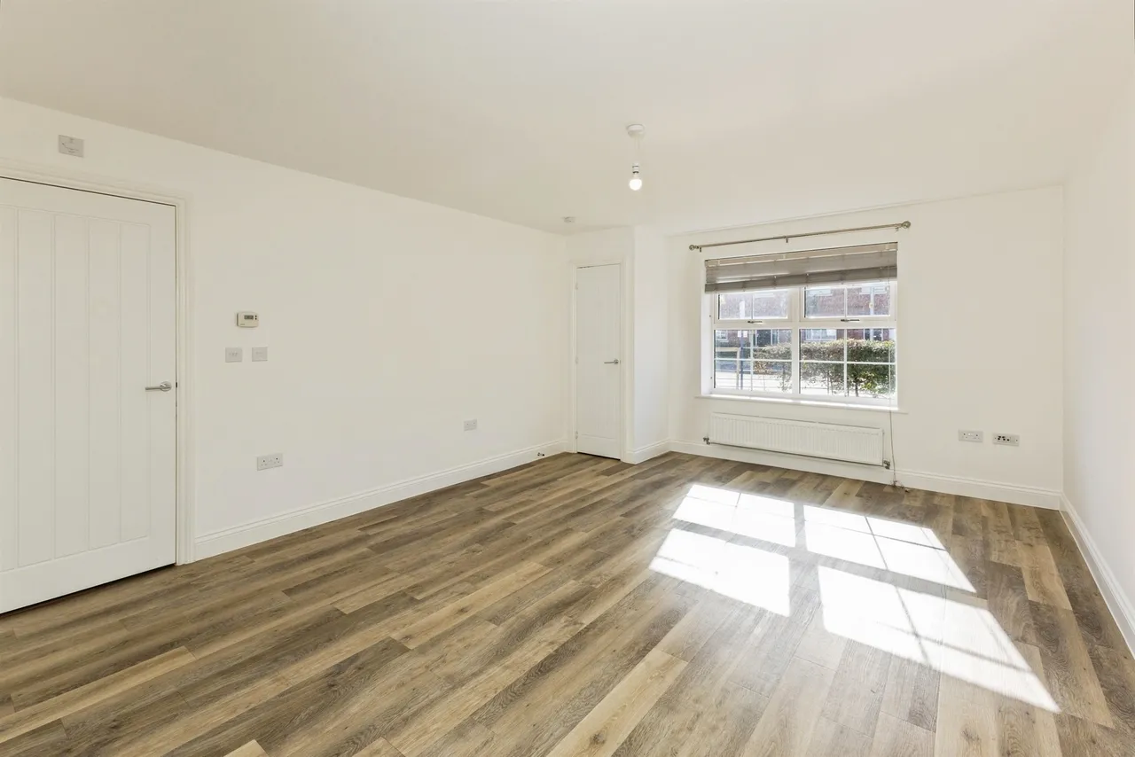 Hayes Drive, Three Mile Cross, RG7, photo 6