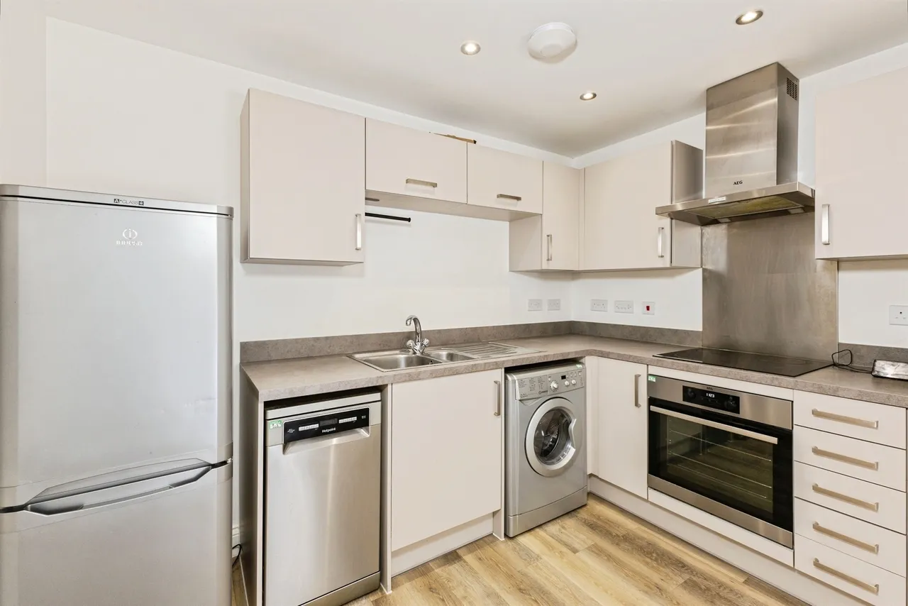 Hayes Drive, Three Mile Cross, RG7, photo 4