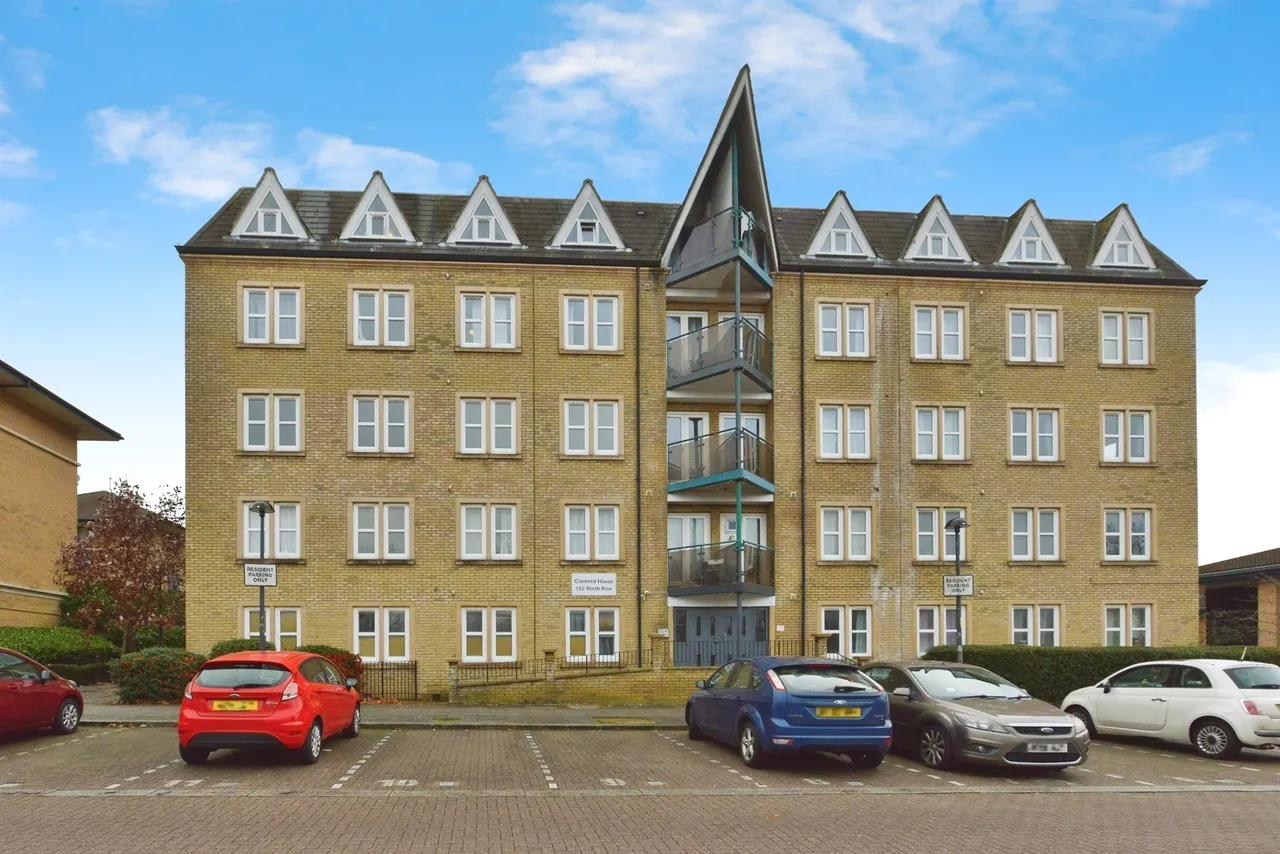 4 bed flat for sale — North Row, MILTON KEYNES