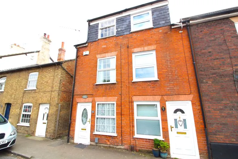 3 bed house for sale, Sharpenhoe Road, Barton Le Clay, MK45