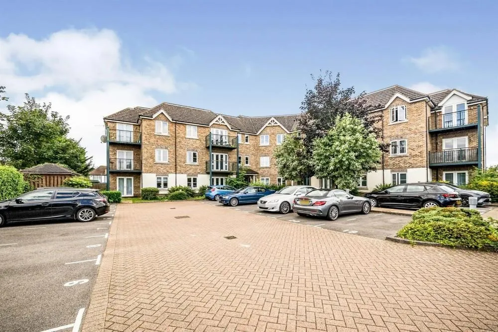 2 bed flat for sale, Huntercombe Lane North, Taplow