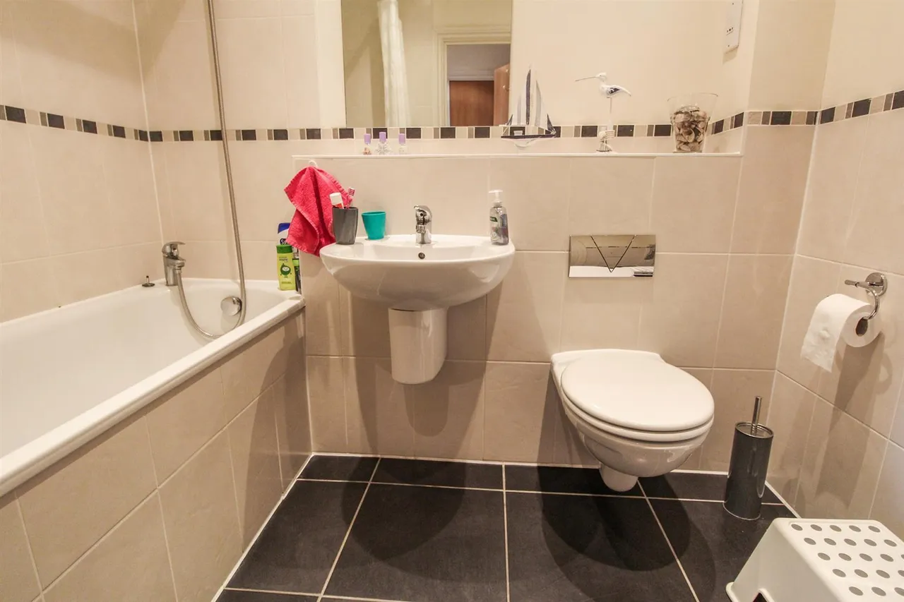 Huntercombe Lane North, Taplow, photo 8